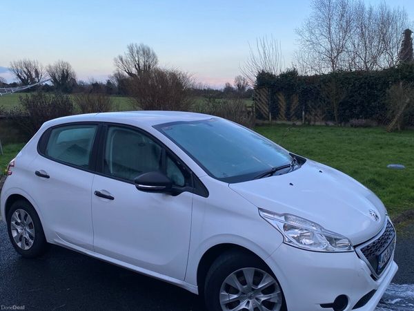 Peugeot 208 Hatchback, Petrol, 2014, White
