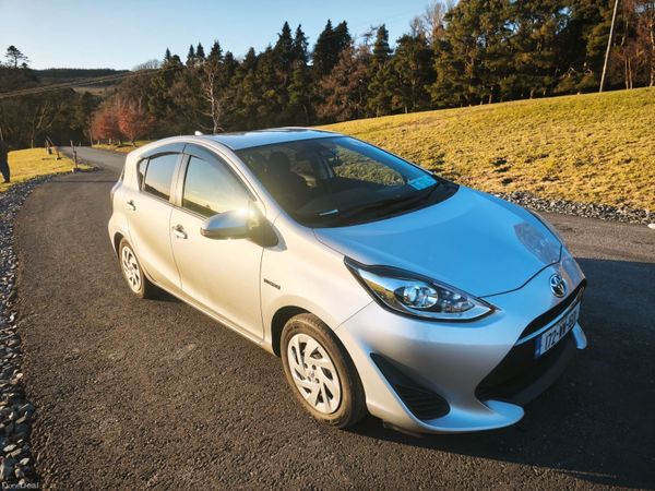 Toyota Aqua Hatchback, Petrol Hybrid, 2017, Silver