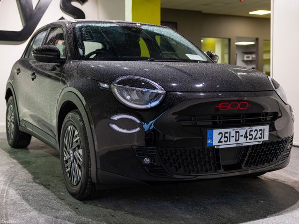 Fiat 600 Hatchback, Electric, 2025, Black