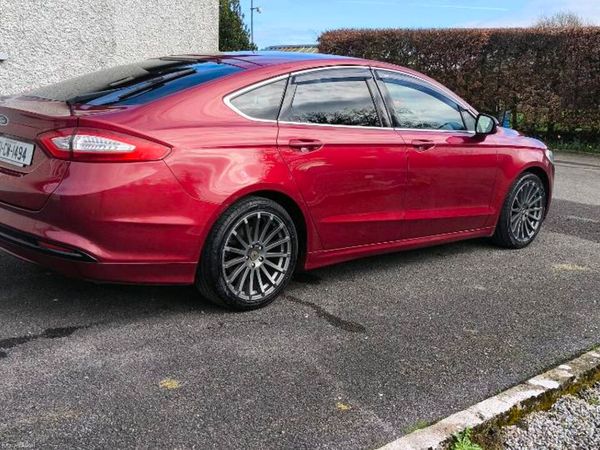 Ford Mondeo Hatchback, Diesel, 2015, Red