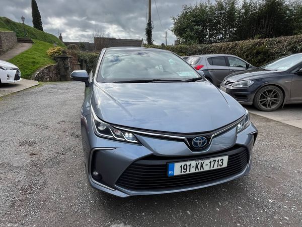 Toyota Corolla Saloon, Petrol Hybrid, 2019, Grey