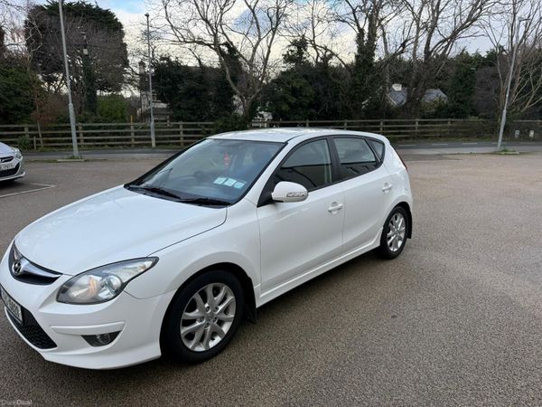 Hyundai i30 Hatchback, Diesel, 2011, White