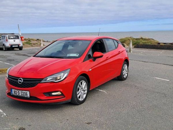 Opel Astra Hatchback, Petrol, 2018, Red