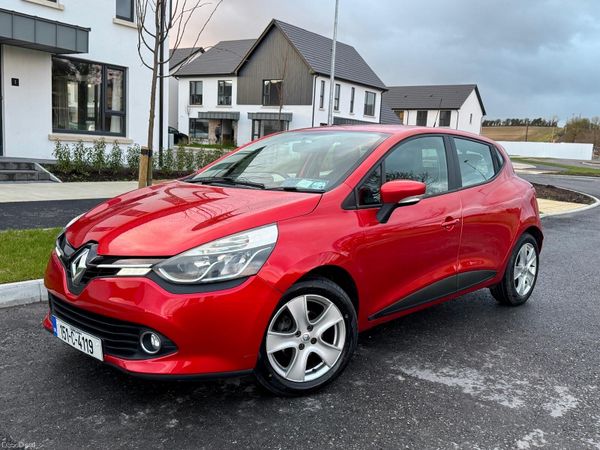 Renault Clio Hatchback, Petrol, 2015, Red