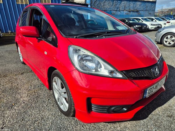 Honda Jazz Hatchback, Petrol, 2013, Red