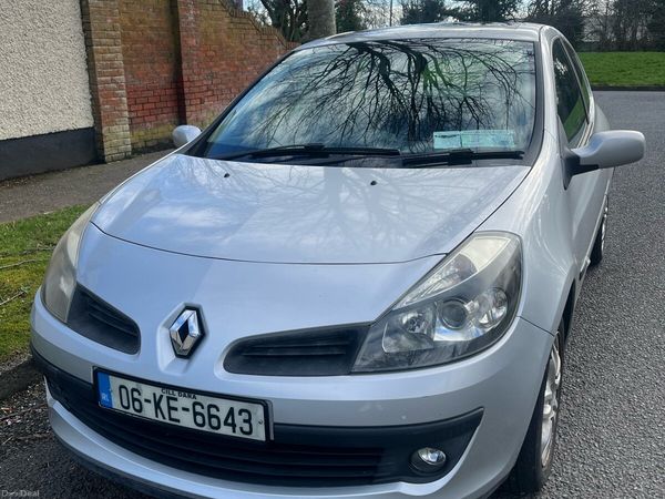 Renault Clio Hatchback, Petrol, 2006, Silver