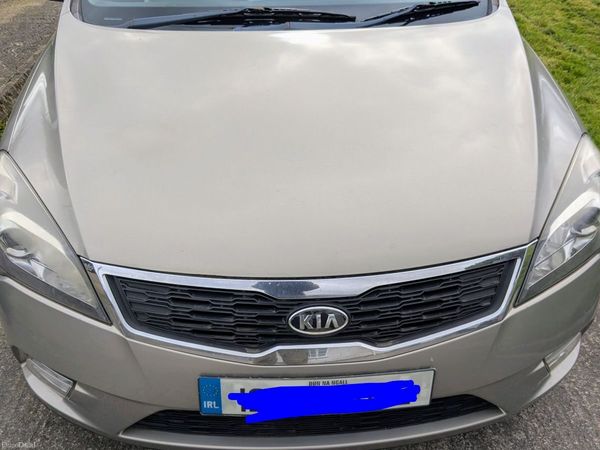 Kia Ceed Hatchback, Diesel, 2012, Silver