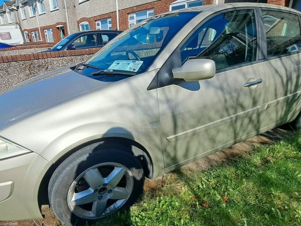 Renault Megane Saloon, Petrol, 2007, Yellow