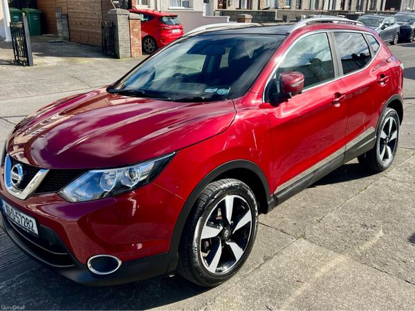 Nissan Qashqai Hatchback, Diesel, 2016, Red