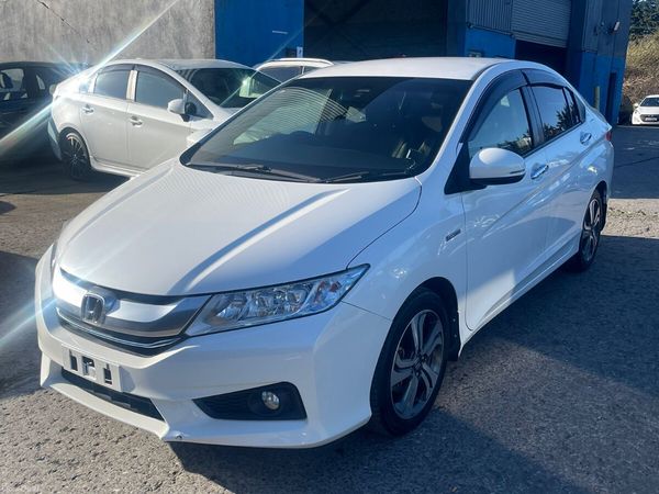 Honda Grace Saloon, Petrol Hybrid, 2015, White