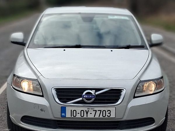 Volvo S40 Saloon, Diesel, 2010, White