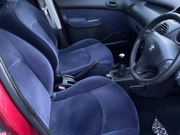 Peugeot 206 Hatchback, Petrol, 2005, Red