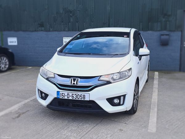 Honda Fit Hatchback, Petrol, 2015, White