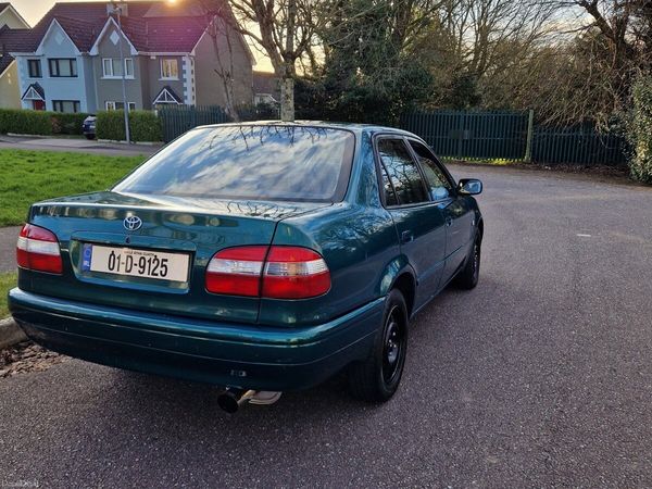 Toyota Corolla Saloon, Petrol, 2001, Green