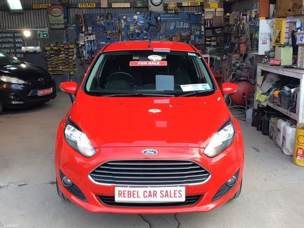 Ford Fiesta Hatchback, Petrol, 2014, Red