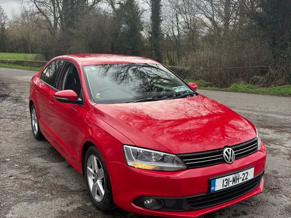 Volkswagen Jetta Saloon, Diesel, 2013, Red