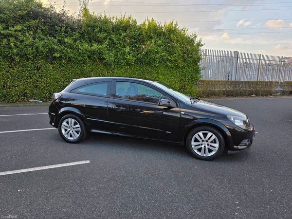 Opel Astra Hatchback, Petrol, 2010, Black