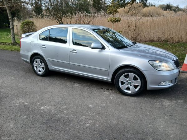 Skoda Octavia Saloon, Diesel, 2013, Silver