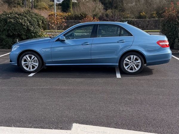 Mercedes-Benz E-Class Saloon, Diesel, 2010, Blue