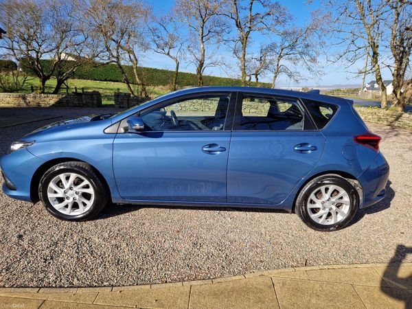 Toyota Auris Hatchback, Petrol, 2018, Blue