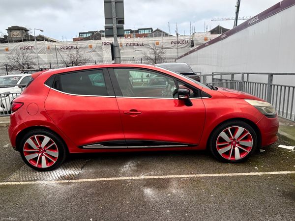 Renault Clio Hatchback, Petrol, 2016, Red