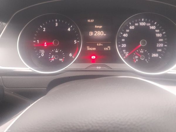 Volkswagen Passat Saloon, Diesel, 2016, Red