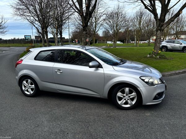 Kia Ceed Hatchback, Diesel, 2012, Silver