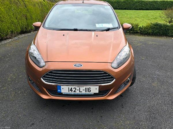 Ford Fiesta Hatchback, Petrol, 2014, Gold