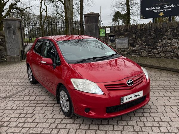 Toyota Auris Hatchback, Diesel, 2011, Red
