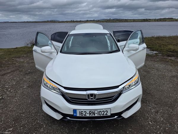 Honda Accord Saloon, Petrol Hybrid, 2016, White