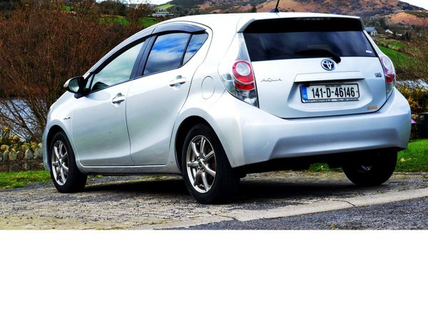 Toyota Aqua Hatchback, Petrol Hybrid, 2014, Silver