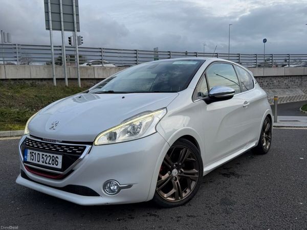Peugeot 208 Hatchback, Petrol, 2015, White