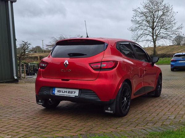 Renault Clio Hatchback, Petrol, 2016, Red