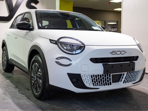 Fiat 600 Hatchback, Petrol, 2026, White