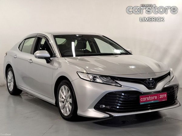 Toyota Camry Saloon, Petrol Hybrid, 2019, Silver