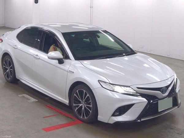 Toyota Camry Saloon, Petrol Hybrid, 2019, White