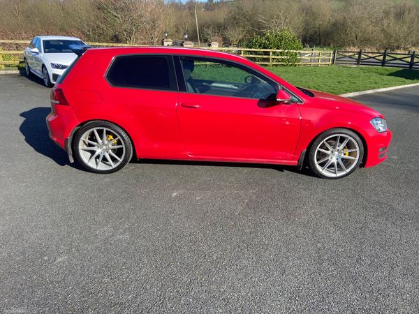 Volkswagen Golf Hatchback, Diesel, 2015, Red