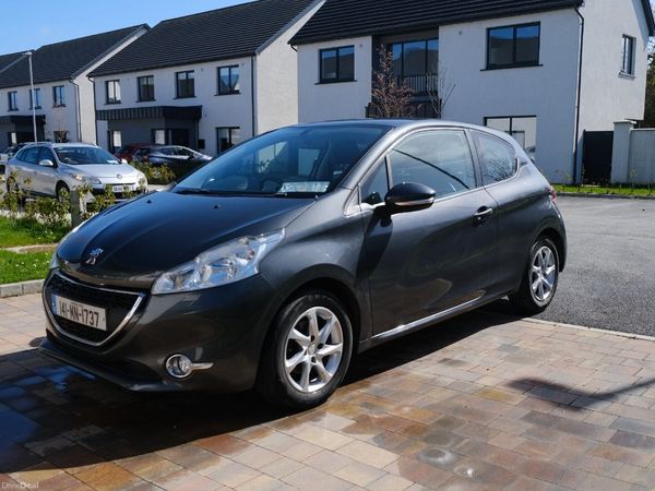 Peugeot 208 Hatchback, Petrol, 2014, Grey