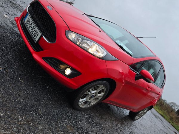 Ford Fiesta Hatchback, Petrol, 2016, Red