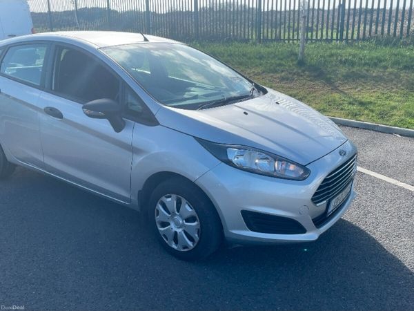 Ford Fiesta Hatchback, Petrol, 2013, Silver