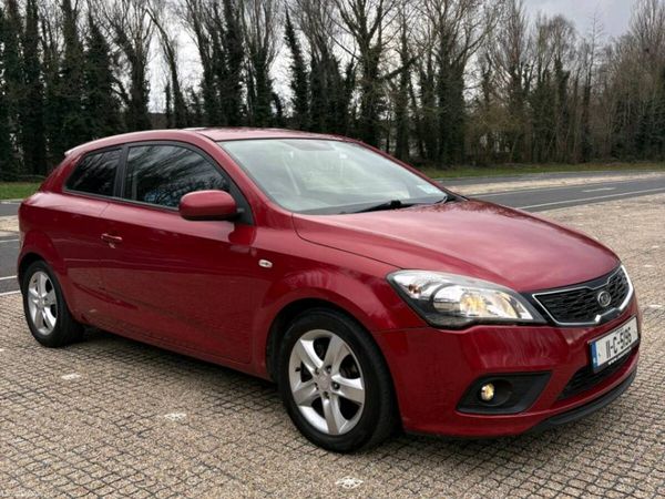 Kia Ceed MPV, Diesel, 2011, Red