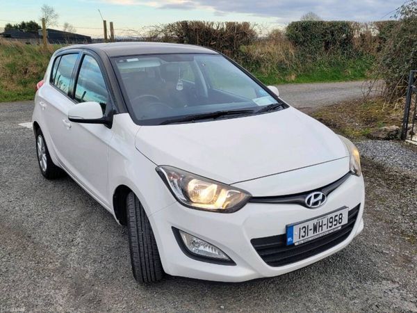 Hyundai i20 Hatchback, Petrol, 2013, White