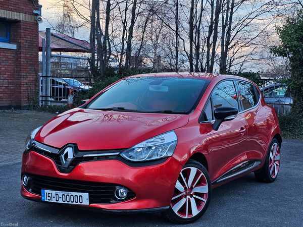 Renault Clio Hatchback, Petrol, 2015, Red
