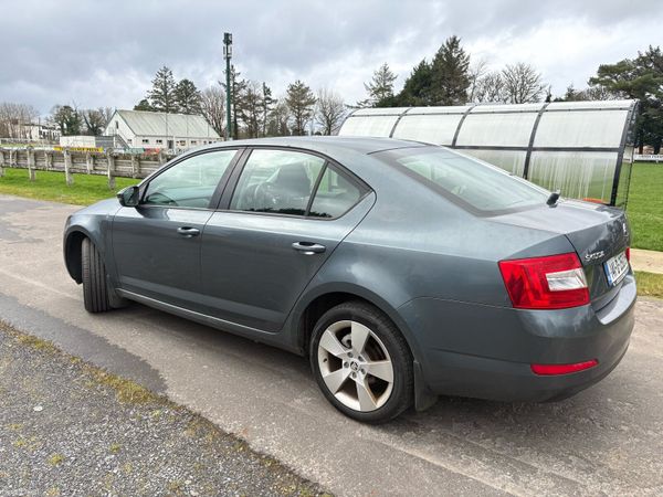 Skoda Octavia Saloon, Diesel, 2014, Grey