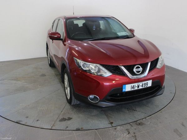 Nissan Qashqai Hatchback, Diesel, 2014, Red