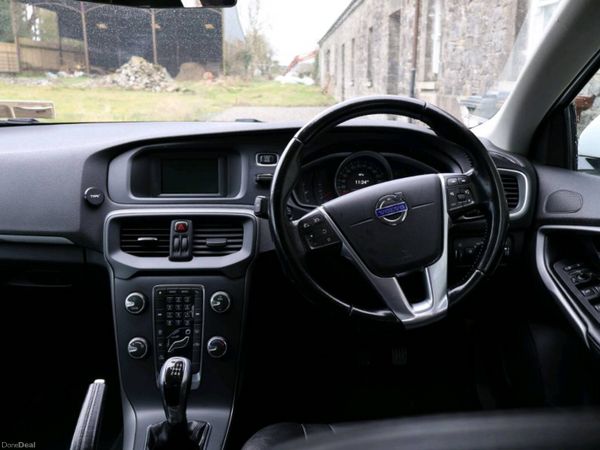 Volvo V40 Hatchback, Diesel, 2014, White