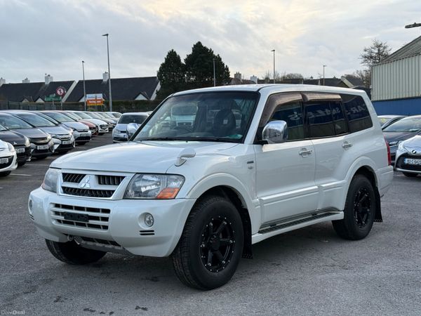 Mitsubishi Pajero SUV, Petrol, 2006, White
