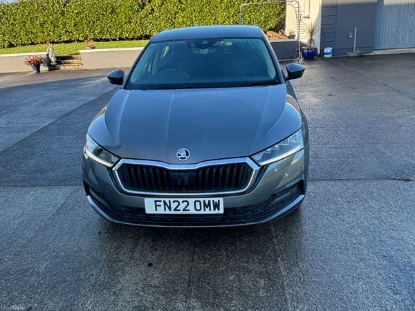 Skoda Octavia Hatchback, Diesel, 2022, Grey