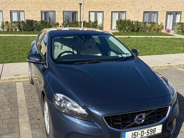 Volvo V40 Hatchback, Diesel, 2015, Blue