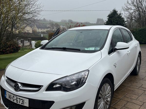 Vauxhall Astra Hatchback, Petrol, 2014, White